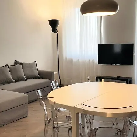 Apartment V12 -