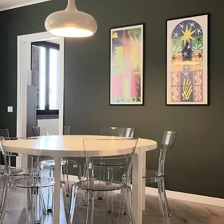 Apartment V12 -